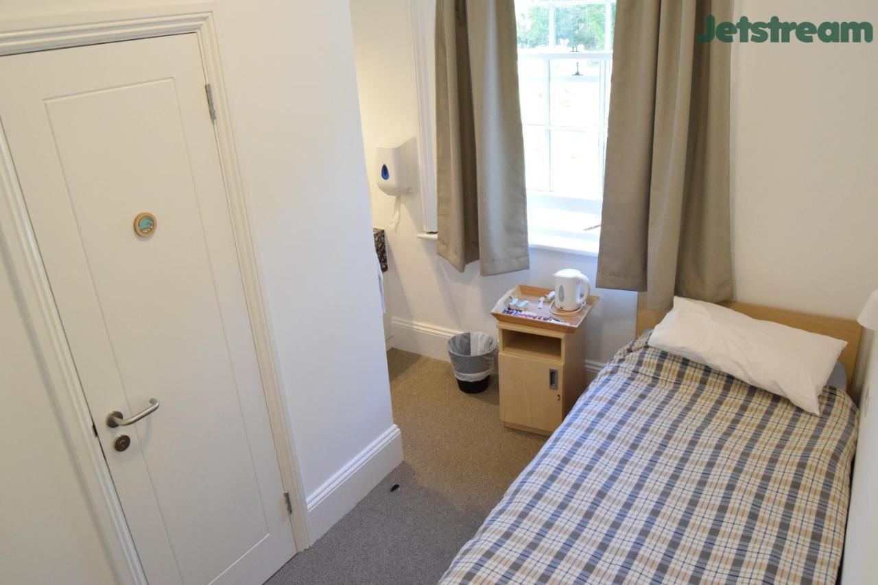 Fsc Juniper Hall Hostel Mickleham Buitenkant foto