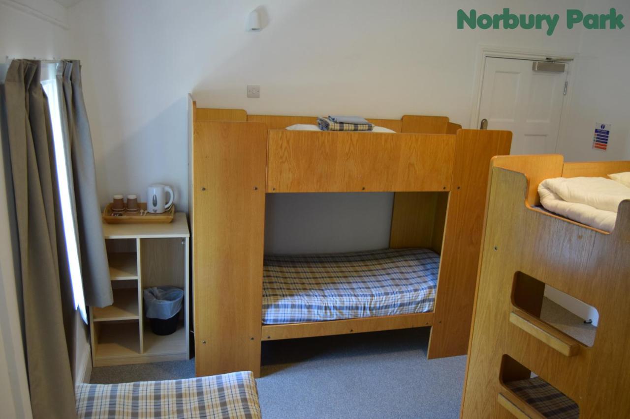 Fsc Juniper Hall Hostel Mickleham Buitenkant foto