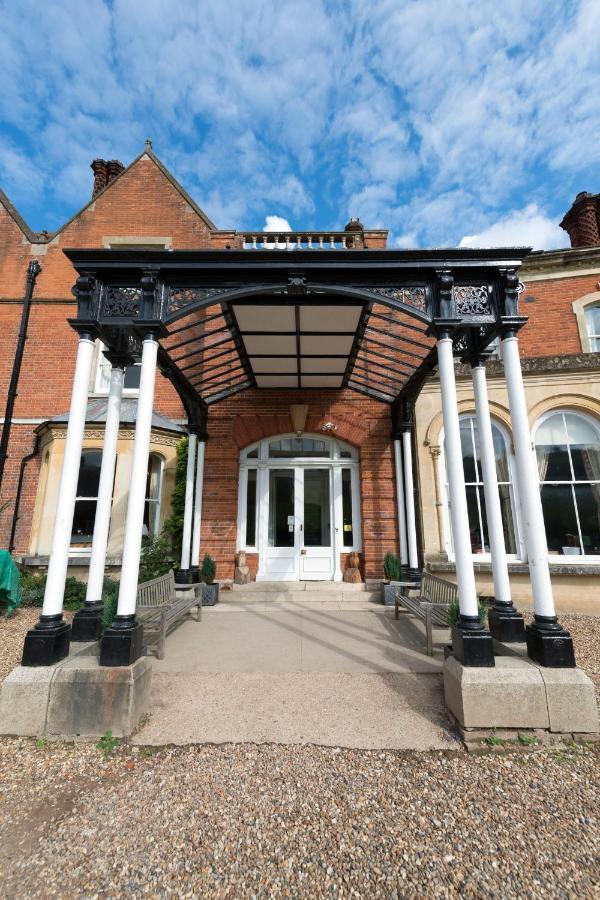 Fsc Juniper Hall Hostel Mickleham Buitenkant foto
