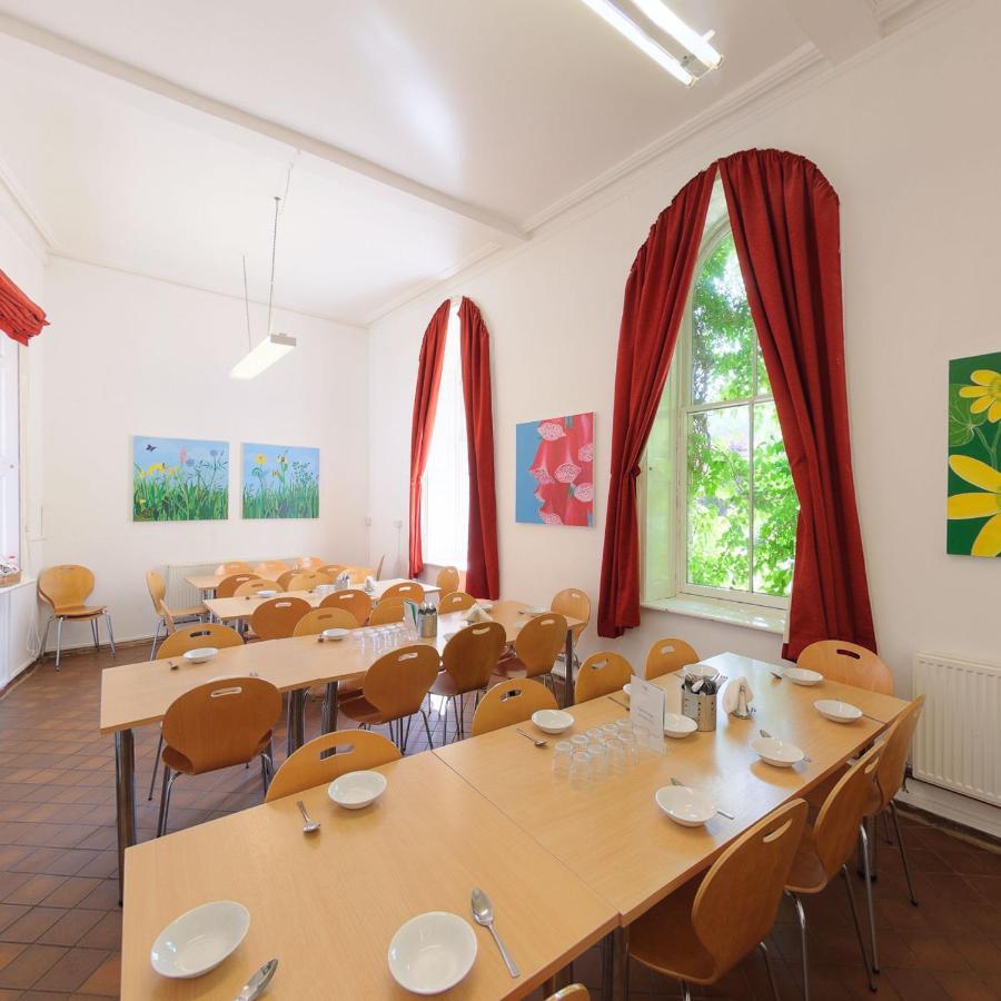 Fsc Juniper Hall Hostel Mickleham Buitenkant foto